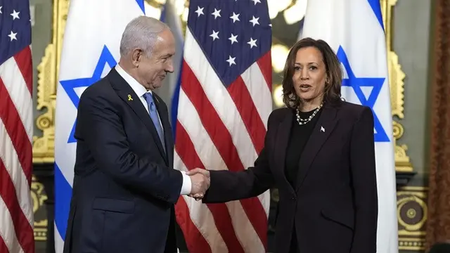 Perdana Menteri Israel Benjamin Netanyahu saat bertemu dengan Wakil Presiden Amerika Serikat Kamala Harris di Washington, DC, pada Kamis (25/7/2024).