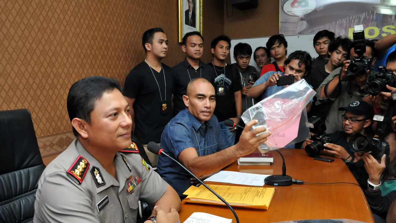 Usut Kasus Prostitusi, Bra dan Celana Dalam Artis AA Disita