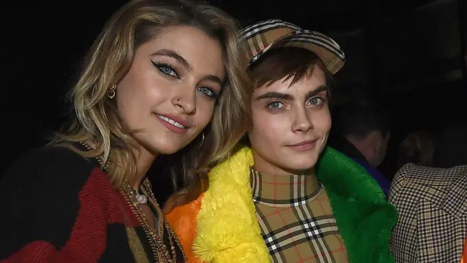 [Bintang] Paris Jackson - Cara Delevingne