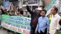 Ratusan Warga Surabaya Demo Desak Tutup Sekolah Ajaran Sesat 