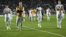 Para pemain Young Boys bertepuk tangan usai pertandingan melawan Atalanta pada grup F Liga Champions di Stadion Gewiss di Bergamo, Italia, Kamis (30/9/2021). Atalanta menang tipis atas Young Boys dengan skor 1-0. (AP Photo/Luca Bruno)