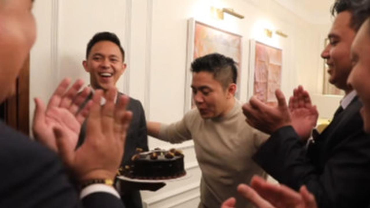 Kejutan Ulang Tahun Teddy Indra di Jordan, Reaksi Seskab Bangun Tidur jadi Sorotan