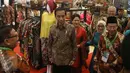 Presiden Jokowi saat menghadiri pameran Inacraft 2017 di JCC, Senayan, Jakarta, Rabu (26/4). Acara ini bertujuan untuk mendukung ekonomi kerakyatan khususnya pada sektor industri kerajinan. (Liputan6.com/Angga Yuniar)