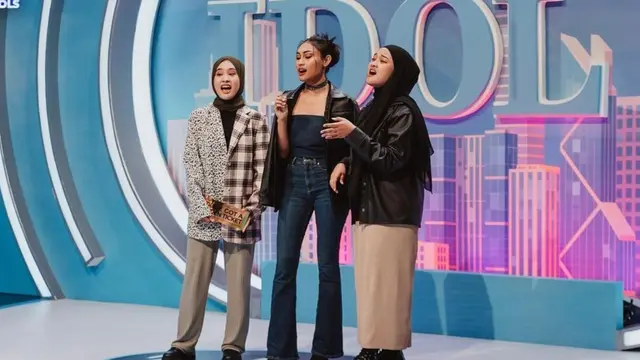 Novia Bachmid bersama adik-adiknya saat kolaborasi di Indonesian Idol 2022