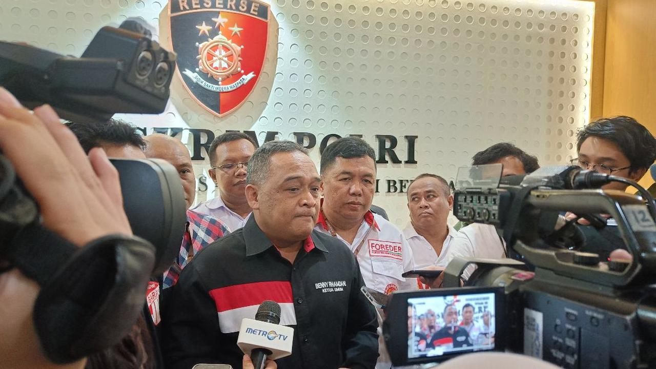 Meskipun Rocky sudah kerap kali melontarkan kritikan pedas terhadap pemerintah Jokowi, namun baru kali ini belasan relawan Jokowi melaporkan ke polisi.
