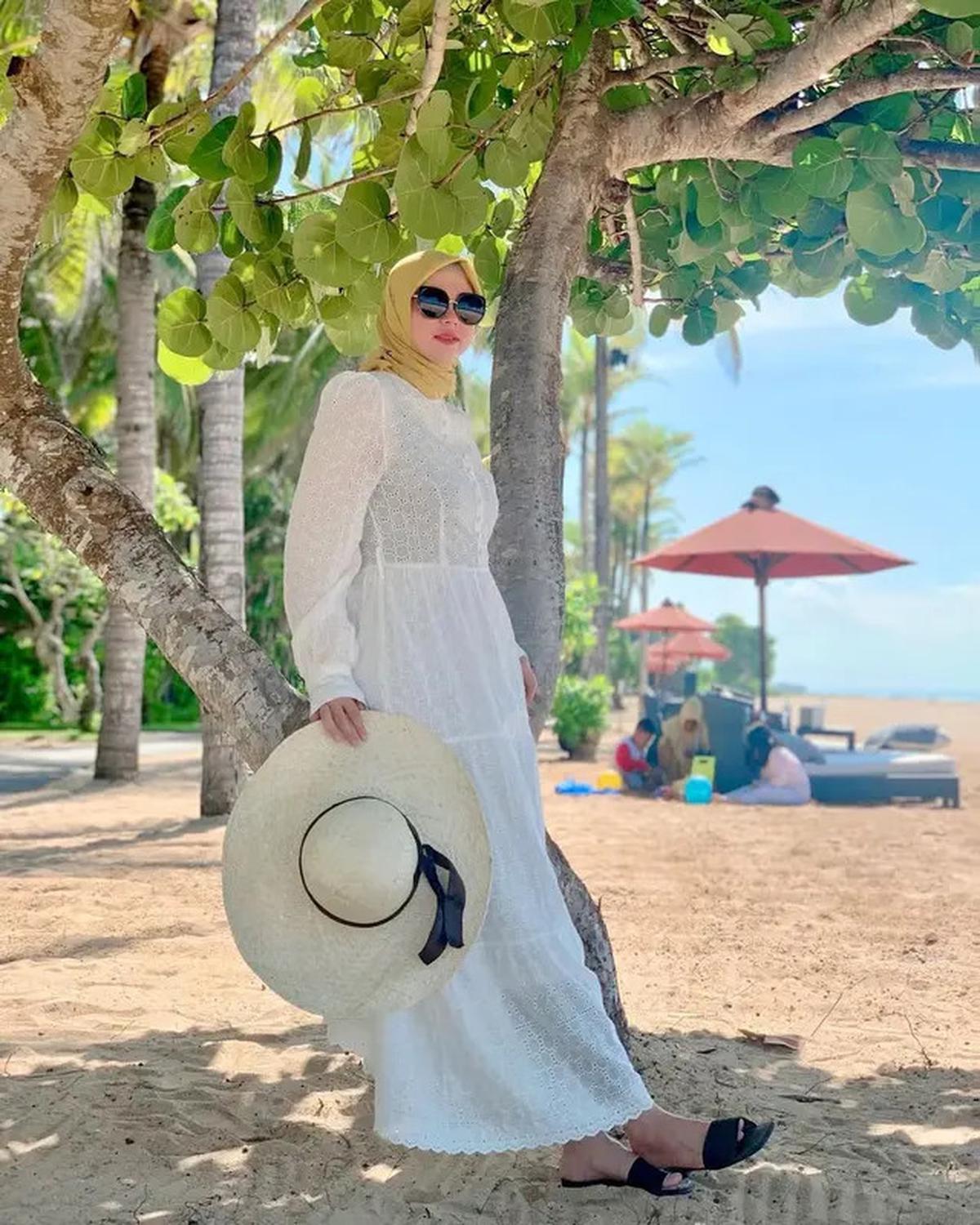 Inspirasi Fashion Lala Nurlela Calon Istri Nassar yang Juga Kakak Ipar Syahrini, Sederhana Tapi Elegan