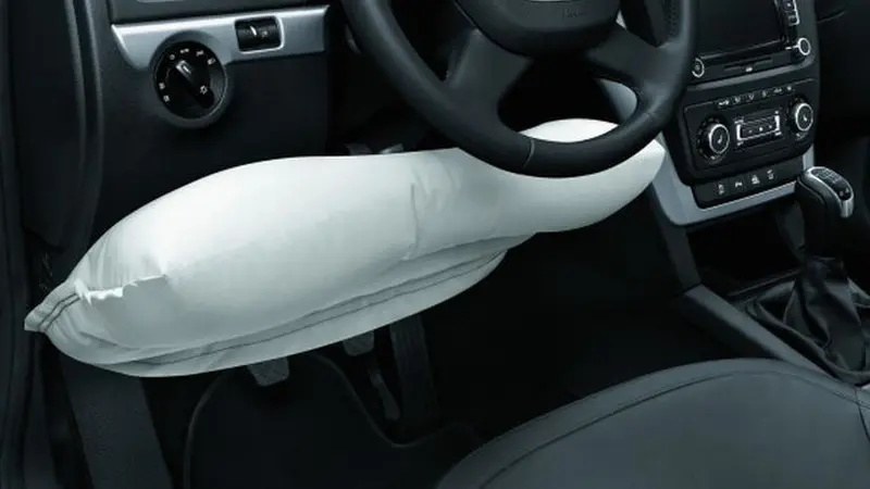 Knee airbag atau kantung udara lutut