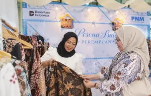 Hari Batik Nasional, PNM Dampingi Perajin Lewat Klasterisasi