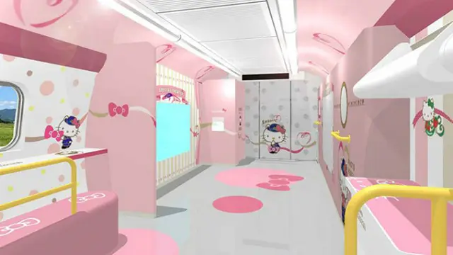 Kereta Shinkansen bermotif Hello Kitty.