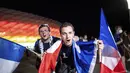 Suporter Prancis merayakan kemenangan timnya melawan Jerman setelah pertandingan grup F Euro 2020 di Munich, Jerman, Selasa (15/6/2021). (Matthias Balk/dpa via AP)