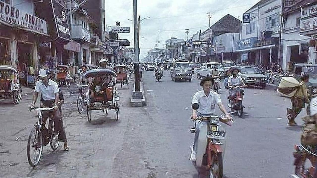 Apakah dulu belum diwajibkan untuk menggunakan helm?