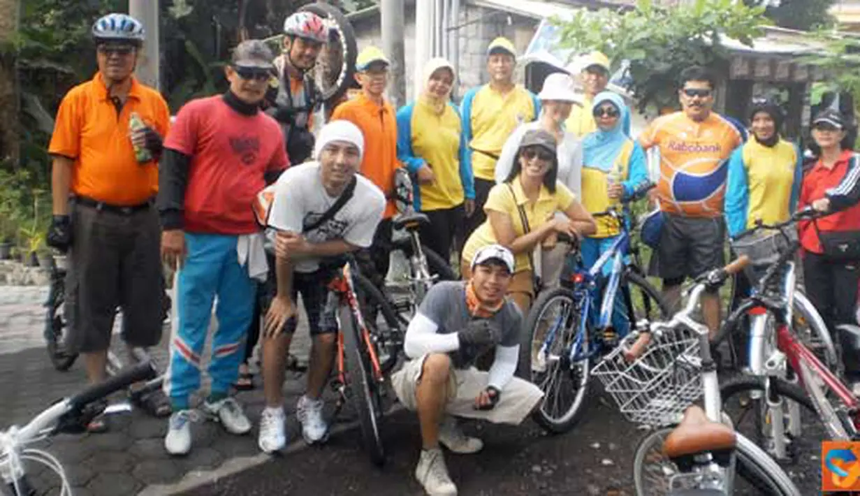 Citizen6, Lumajang: Seluruh anggota club gemes berfoto bersama. (Pengirim: Susi)