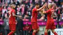 Para pemain Bayern Munich, merayakan gol Arjen Robben merayakan gol pada laga Bundesliga di Stadion Alianz Arena, Munich, (5/11/2016). (AFP/Christof Stache)