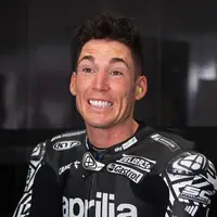 Pebalap Spanyol Aleix Espargaro di Mandalika Takjub Lihat Bensin Eceran dan Emak-Emak Bonceng Empat (instagram/aleixespargaro)