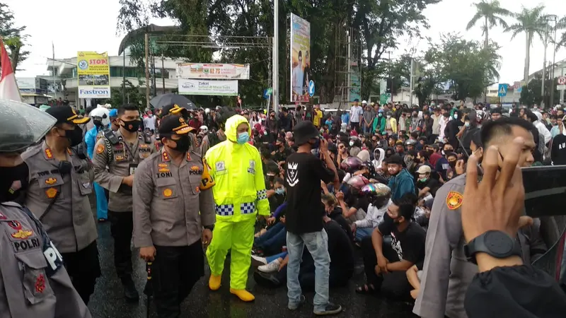 Demo Tolak UU Cipta Kerja, 88 Pendemo Diamankan Polisi di Padang