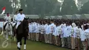 Ketum Partai Gerindra, Prabowo Subianto melakukan pengecekan peserta upacara pengibaran bendera HUT RI ke-70 di Lapangan Nusantara Polo Club, Bogor, Jawa Barat, Senin (17/8/2015). Ribuan kader dari seluruh nusantara hadir.(Liputan6.com/Helmi Fithriansyah)