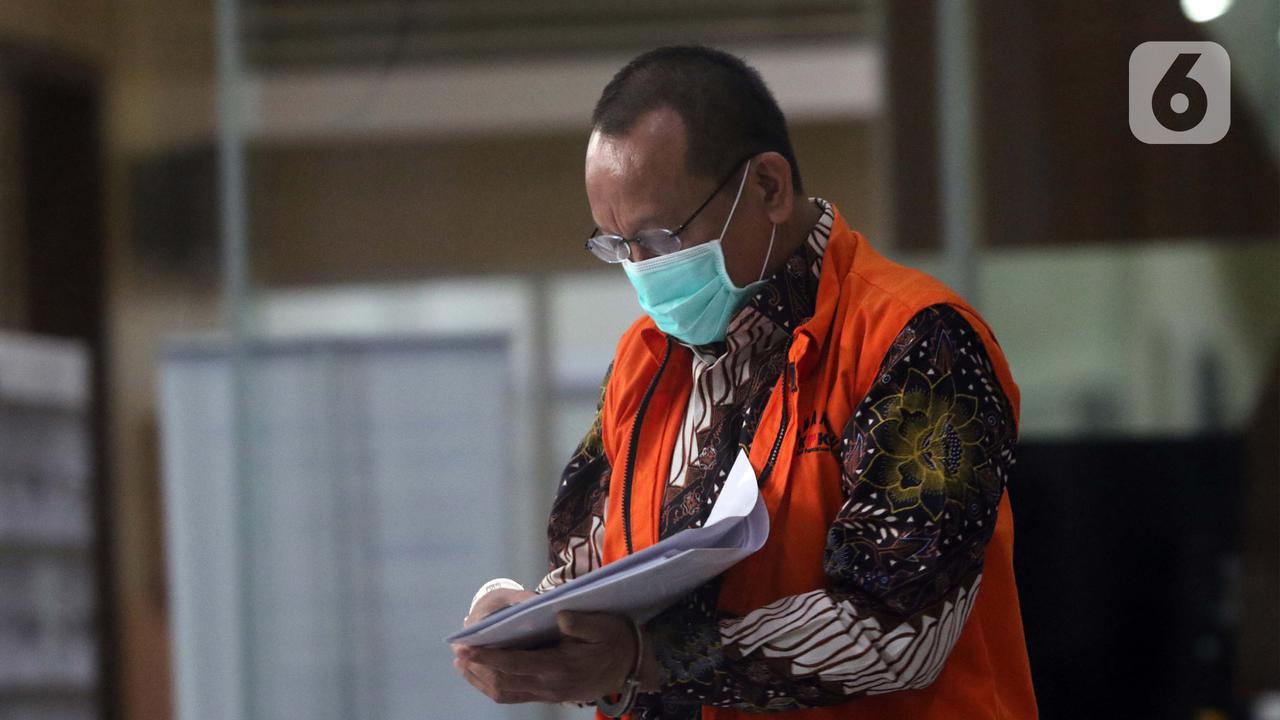 FOTO: Usai Jalani Pemeriksaan Lanjutan, Mantan Sekretaris MA Nurhadi Diam Tertunduk