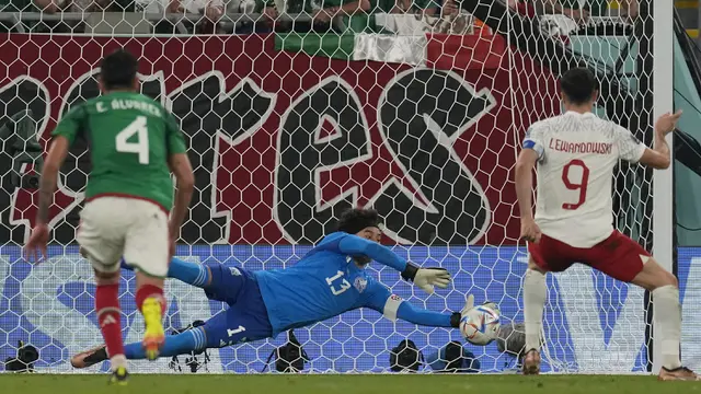 Foto: Aksi Heroik 3 Kiper Hebat yang Berhasil Menggagalkan Eksekusi Penalti pada Fase Grup Piala Dunia 2022