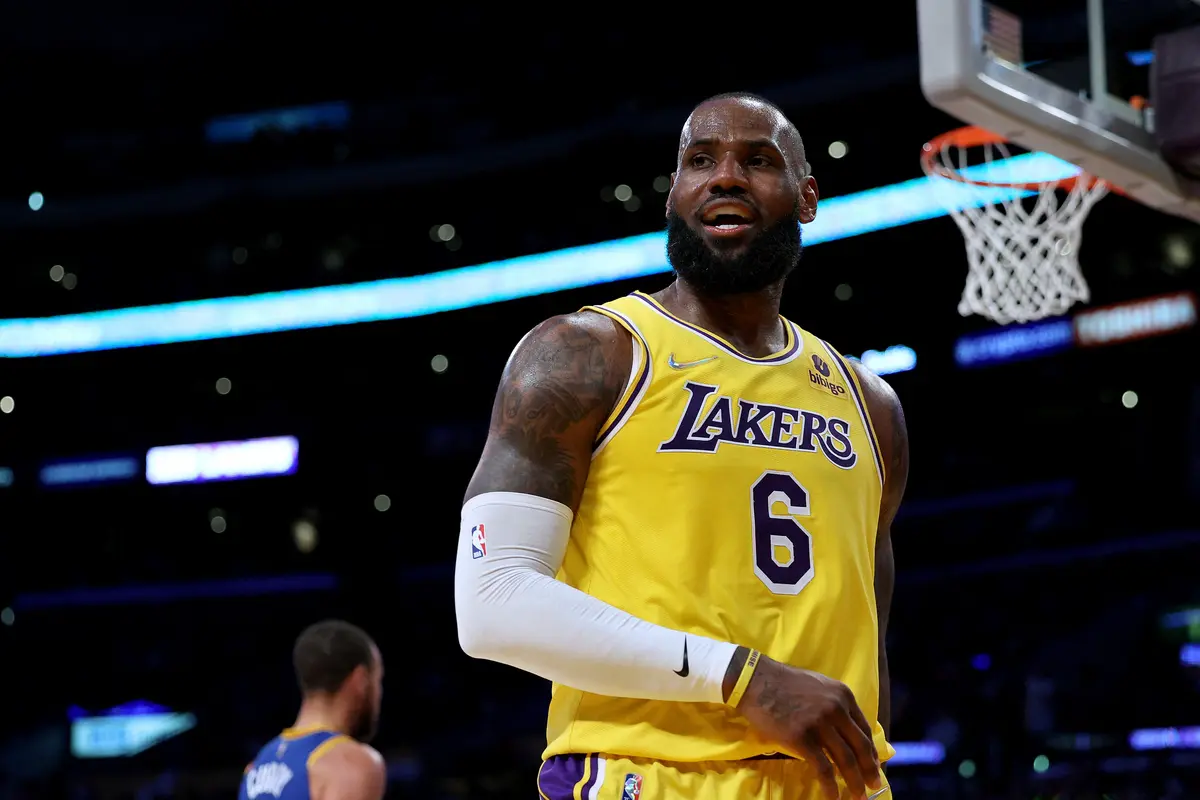 LeBron James Cetak 56 Angka, Lakers Sikat Warriors