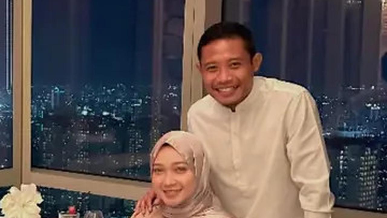 Potret Terbaru Evan Dimas dan Istri yang Jarang Tersorot, Romantis dan Harmonis