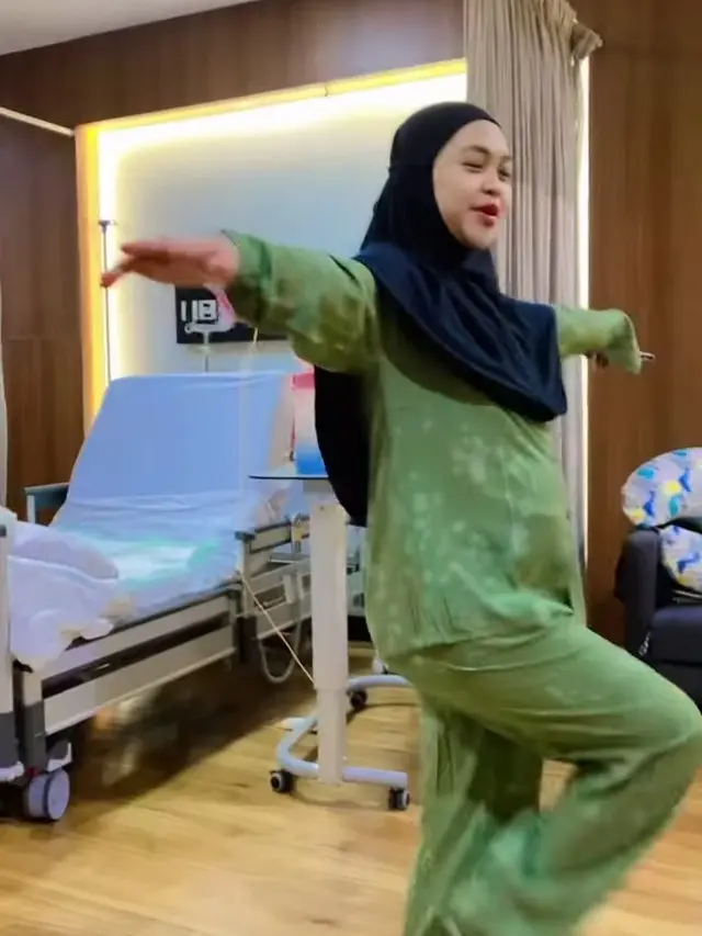 Tingkah Lincah Ria Ricis Pasca Melahirkan