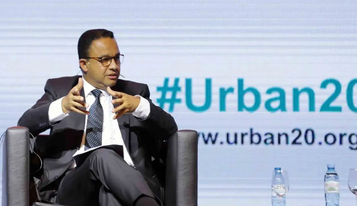 Gubernur DKI Jakarta Anies Baswedan saat menjadi pembicara dalam Urban 20 (U20) Global Summit di Buenos Aires, Argentina. Acara ini dihadiri para pemimpin 25 kota utama dari negara-negara anggota G20. (Liputan6.com/Pool/Pemprov DKI Jakarta)