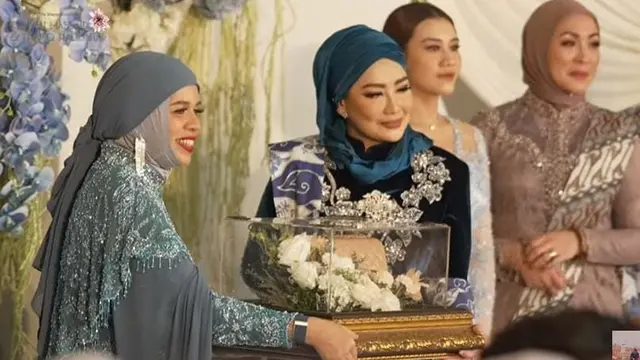 Potret seserahan mewah lamaran Thariq Halilintar dan Aaliyah Massaid (Sumber: Youtube/Thariq Halilintar)