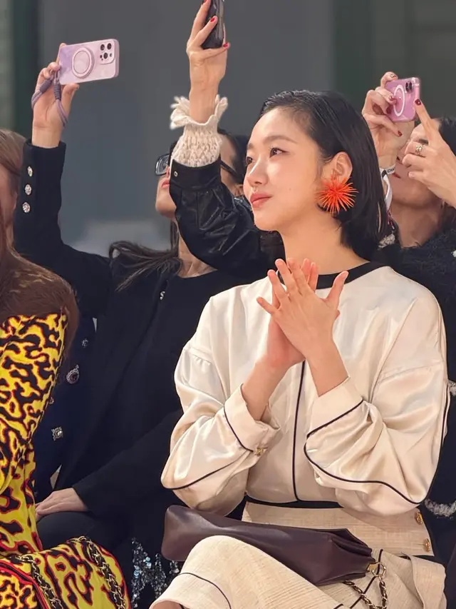 Makeup Kim Go Eun saat Hadir di Fashion Show Haute Couture Chanel Paris. [@ggonekim]