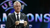 4. Johan Cruyff - Cruyff merupakan perokok aktif sejak masih aktif bermain dan melatih. Legend Belanda ini dikabarkan dapat menghabiskan 20 batang rokok dalam sehari sebelum berhenti karena sempat operasi jantung. (AFP/Valery Hache)