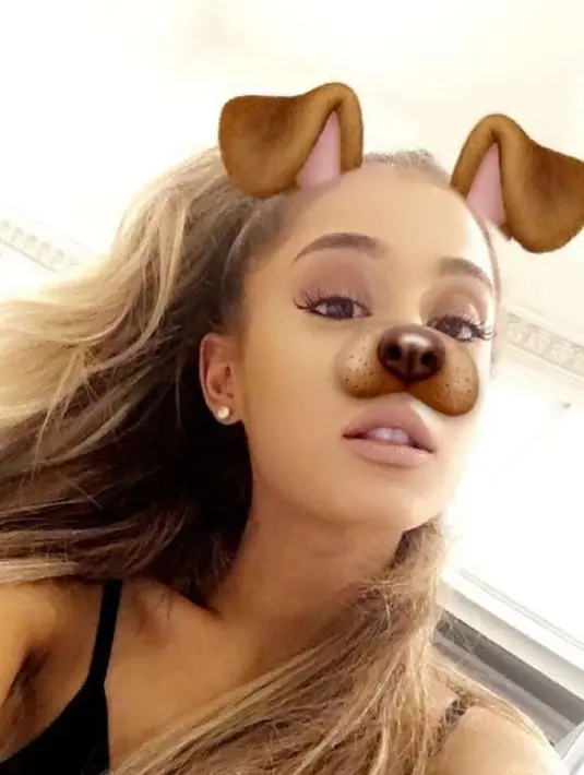 Ariana Grande menggemaskan dengan filter anjing ya! (snapchat/arianagrande)
