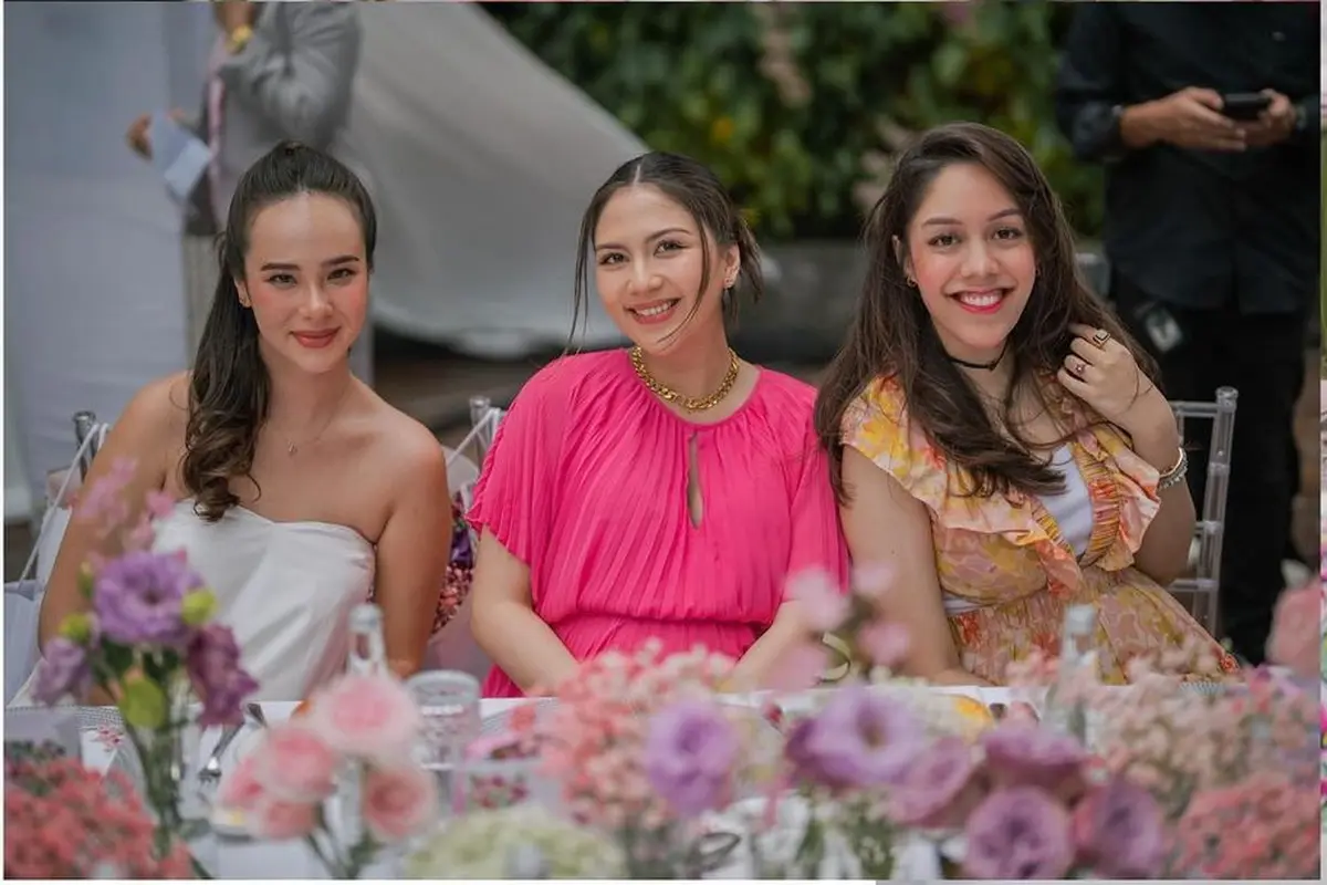 Potret Artis dalam Valentine's Lunch with Dior (Sumber: Instagram/jscmila)