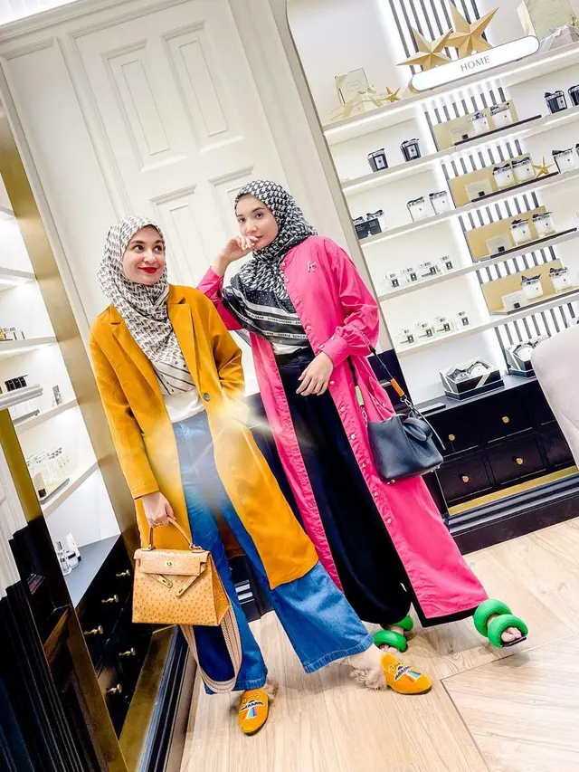 Zaskia Sungkar dan Shireen Sungkar