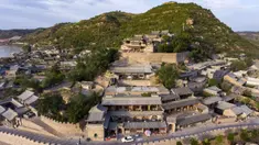 Foto dari udara yang diabadikan pada 10 Juni 2020 ini menunjukkan pemandangan kota kuno Qikou di Wilayah Linxian, Lyuliang, Provinsi Shanxi, China utara. (Xinhua/Yang Chenguang)