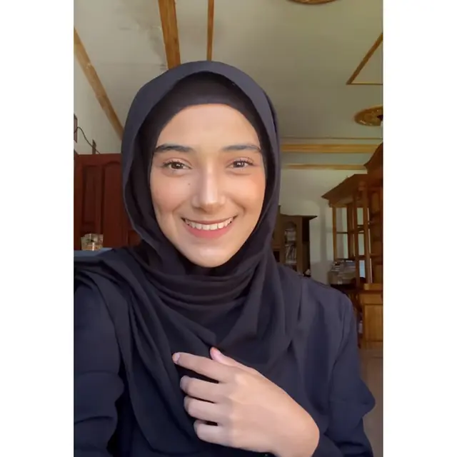 Kerap Ditanya Netizen, Ini 6 Potret Nadya Mustika Pamer Senyum Kelihatan Gigi