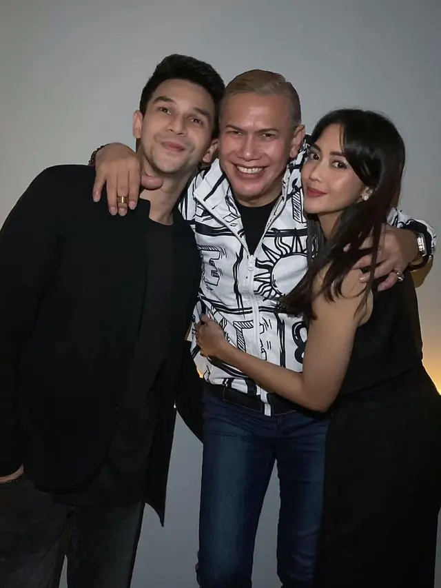 6 Potret Kedekatan Jonathan Frizzy dan Ririn Dwi Ariyanti di Momen Ultah, Jadi Sorotan