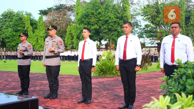 137 anggota Polda Sulsel menerima penghargaan atas prestasi yang berhasil diraih (Liputan6.com/Istimewa)