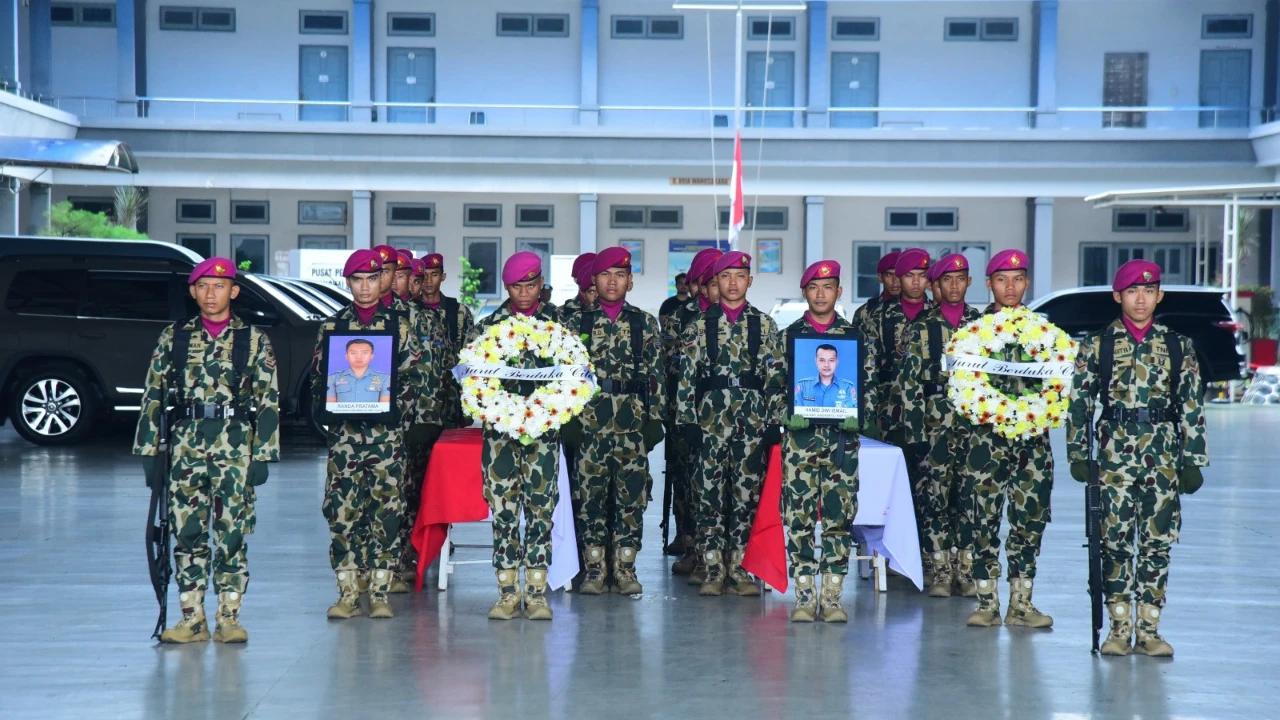 Pangkormar Lepas Dua Prajurit Marinir TNI AL yang Gugur dengan Upacara Militer