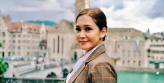 Nenek Maia Estianty, Oetari Tjokroaminoto adalah istri pertama Presiden Soekarno.