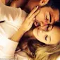 Graziano Pelle dan kekasihnya Viky Varga (Dailymail)