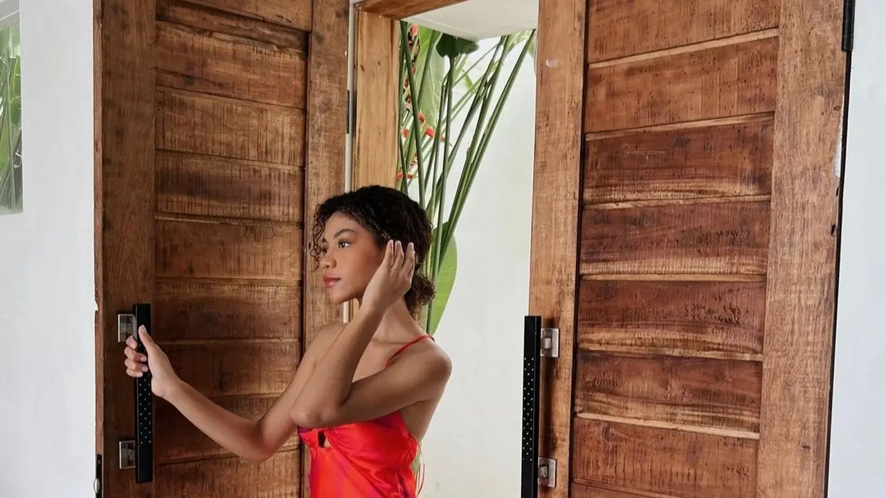 Zsa Zsa Utari sering kali berlibur di Bali, dia pun slelalu mengabadikan momen liburan di media sosial