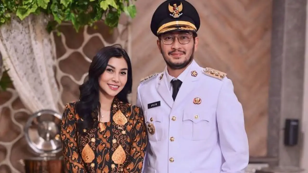 Nisya Ahmad Terharu Lihat Jeje Govinda Resmi Menjabat Jadi Bupati (credit: instagram/nissyaa)
