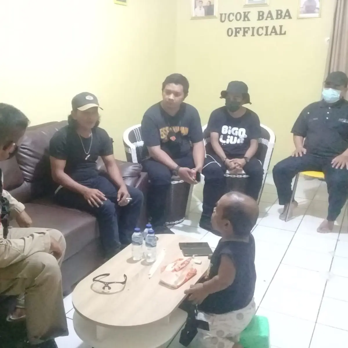 Tim Jaguar Polrestro Depok Tangkap Preman Pemalak di Kafe Ucok Baba - News  Liputan6.com
