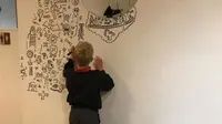 Seorang bocah berusia 9 tahun kerap ditegur gurunya karena selalu menggambar, kini ia menjadi pelukis di sebuah kafe. (Sumber: Boredpanda)