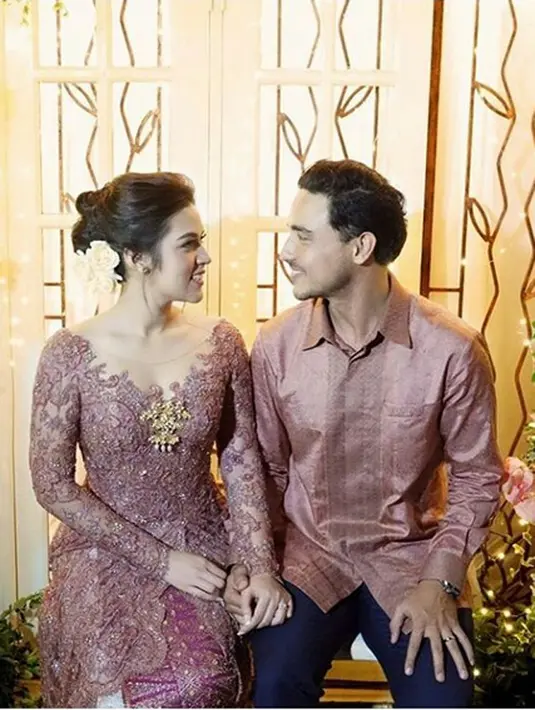 "Makanya saya kurang nyaman kalau ditanya soal pribadi. Cuma kalau ada berita bahagia seperti kemarin (pertunangan), itu pasti saya akan sharing," ujar Raisa. (Instagram/hamishraisa_couple)