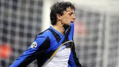 Inter Milan's forward Hernan Crespo reacts after missing a goal during the Italian Cup match between Inter Vs Genoa at San Siro Stadium in Milan, on January 13, 2009. AFP PHOTO/DAMIEN MEYER
