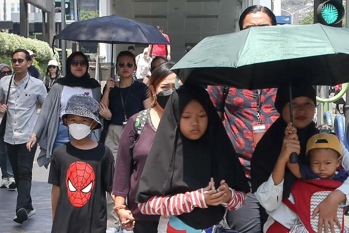 Pagi hari ini, Kamis (22/8/2024) seluruh langit Jakarta diprediksi berawan tebal. Seperti itulah prakiraan cuaca hari ini.