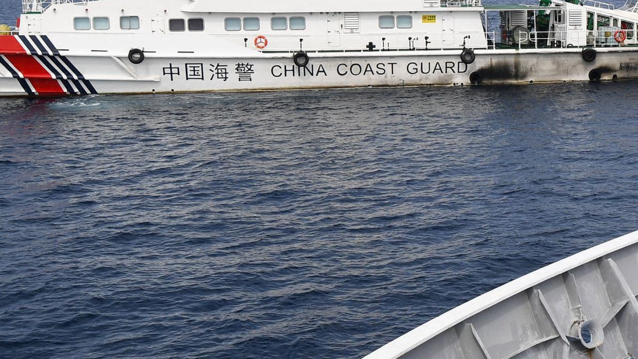 Sebelumnya pada 5 Agustus 2023, kapal penjaga pantai China menembak kapal pasokan Filipina dengan meriam air yang kuat.<div>Penembakan itu dilakukan karena kapal Filipina melakukan pelayaran tanpa izin.</div>