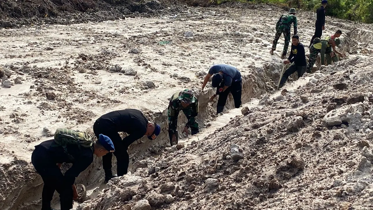 Gotong royong TNI-Polri