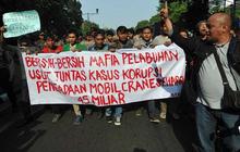 Rumah dinas Wapres didemo, massa minta JK jelaskan mutasi Waseso