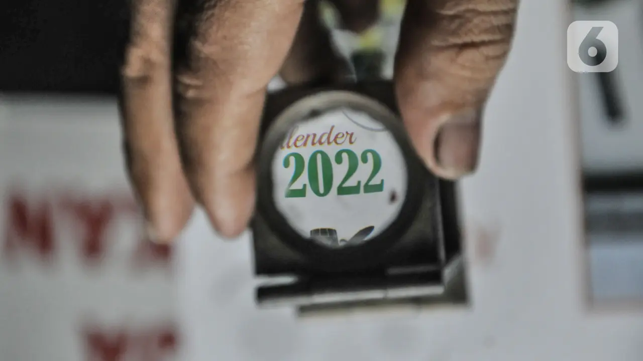Geliat Pembuatan Kalender 2022 Jelang Tahun Baru